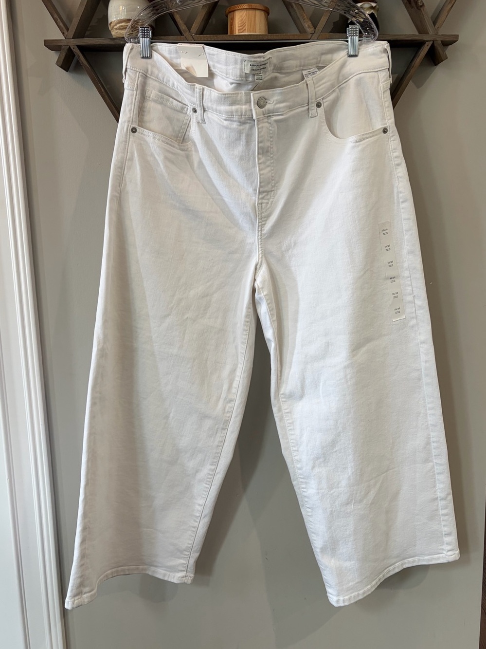 Banana Republic Factory White WIDE-LEG HIGH-RISE CROPPED JEAN. Size 35/20.